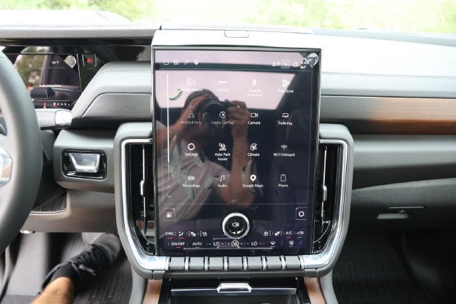 2027 GMC Yukon Denali - Photo 21