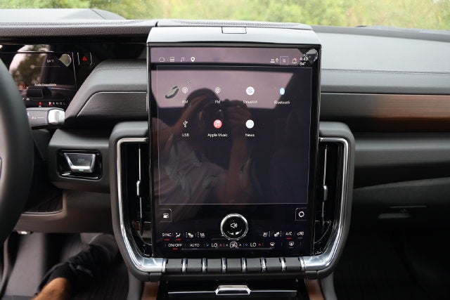 2027 GMC Yukon Denali - Photo 22