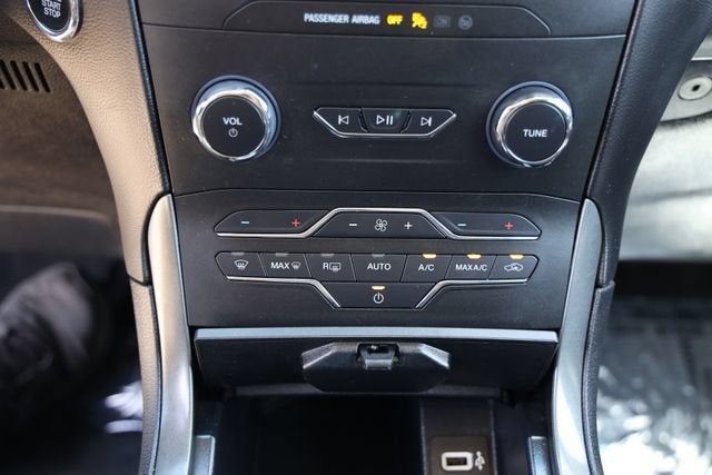 2020 Ford Edge SE