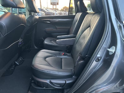2021 Toyota Highlander Hybrid Platinum