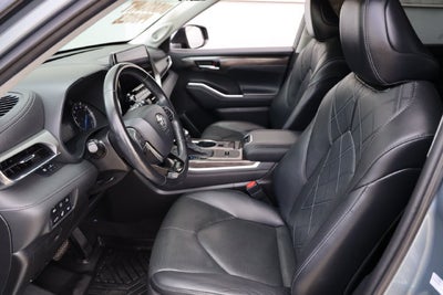 2021 Toyota Highlander Hybrid Platinum