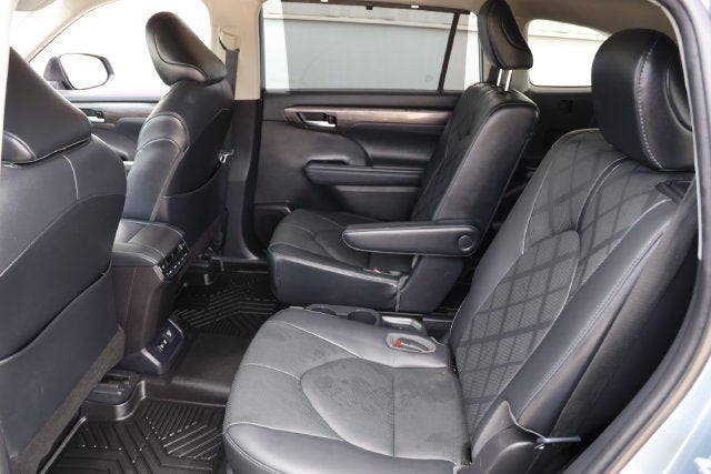 2021 Toyota Highlander Hybrid Platinum