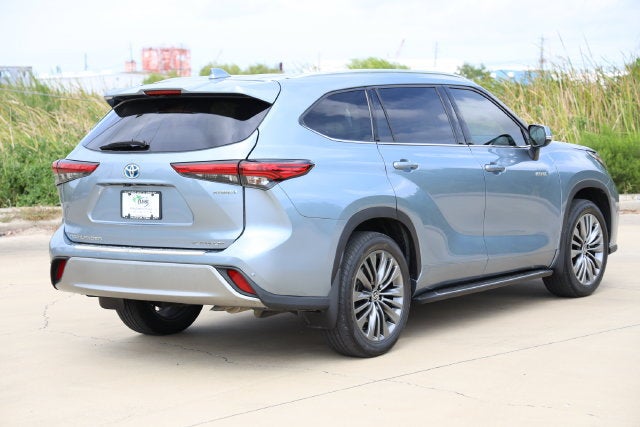 2021 Toyota Highlander Hybrid Platinum