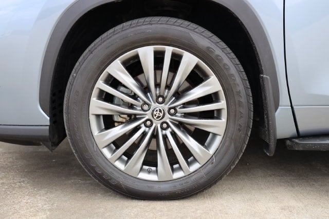 2021 Toyota Highlander Hybrid Platinum