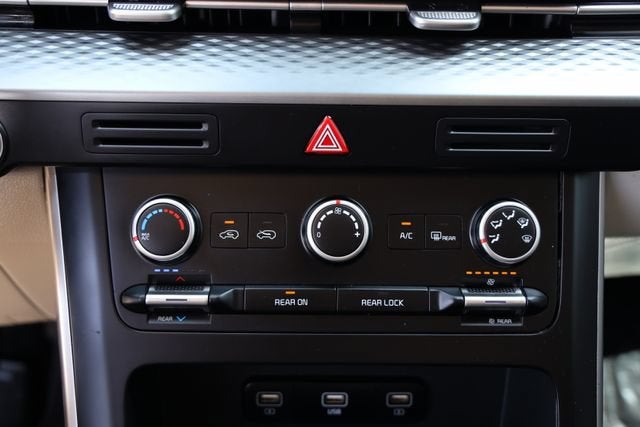 2023 Kia Carnival LX
