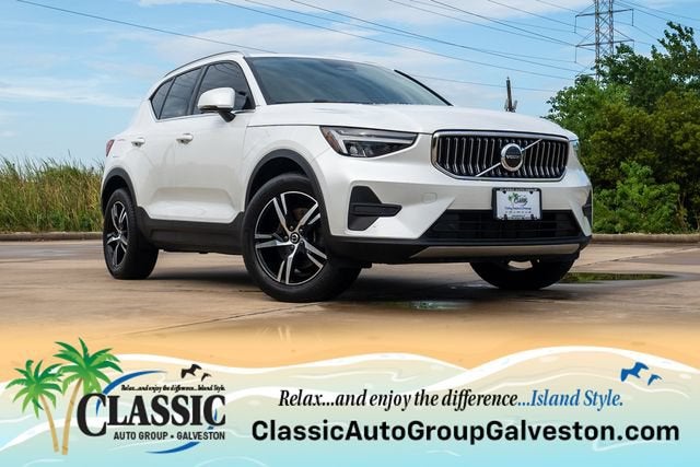 2025 Volvo XC40 Core Bright Theme