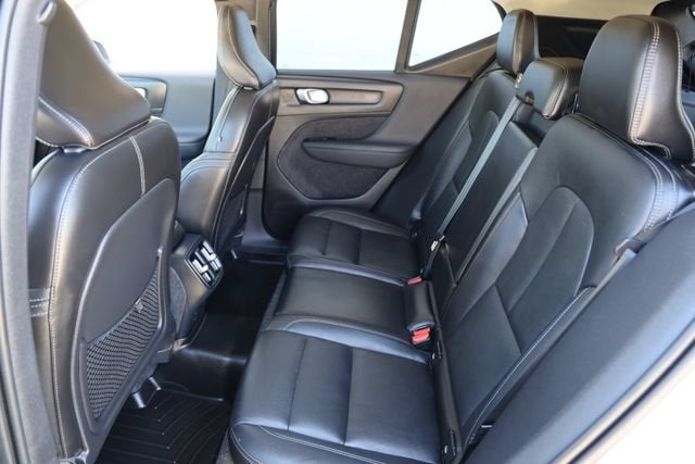 2025 Volvo XC40 Core Bright Theme