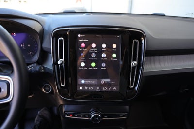 2025 Volvo XC40 Core Bright Theme
