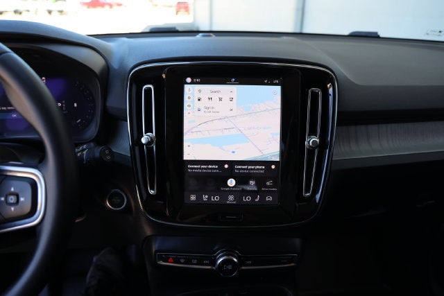 2025 Volvo XC40 Core Bright Theme