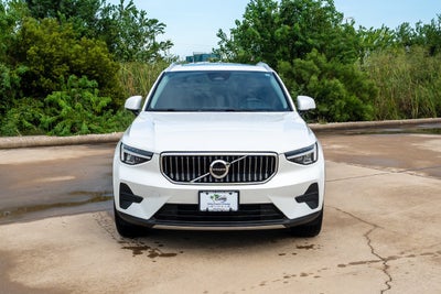 2025 Volvo XC40 Core Bright Theme