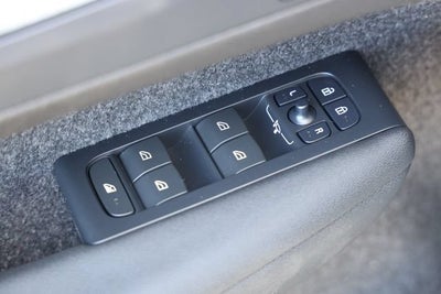 2025 Volvo XC40 Core Bright Theme