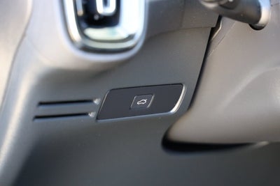 2025 Volvo XC40 Core Bright Theme