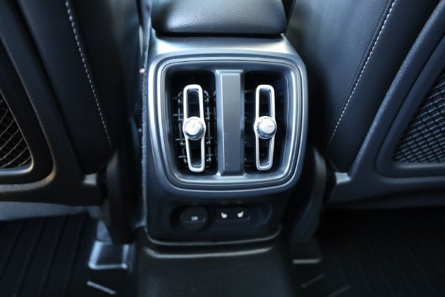 2025 Volvo XC40 Core Bright Theme
