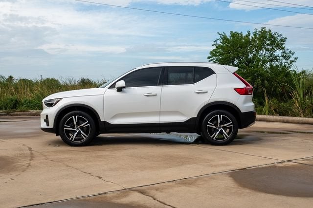 2025 Volvo XC40 Core Bright Theme