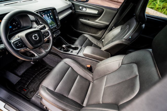2025 Volvo XC40 Core Bright Theme