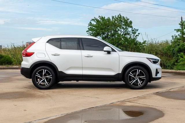 2025 Volvo XC40 Core Bright Theme